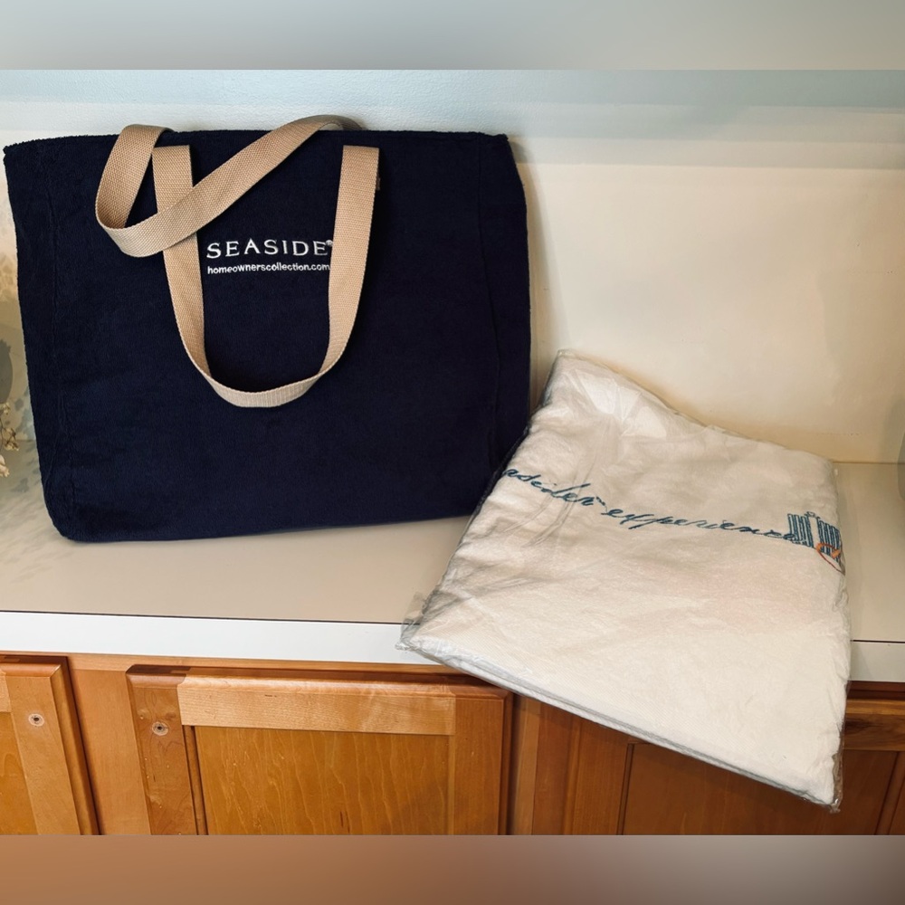 Two NEW Seaside Insulated Beach Bags with Two NEW Seaside Beach Towels